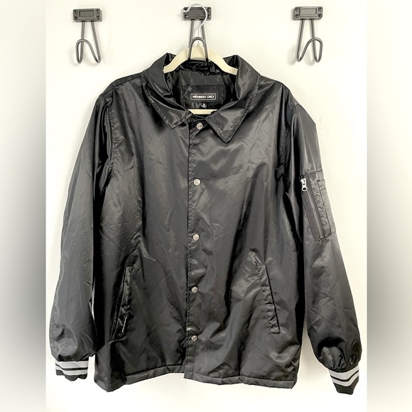 Members Only, Medium, satin sheen windbreaker type collared black jacket unisex - Picture 1 of 9